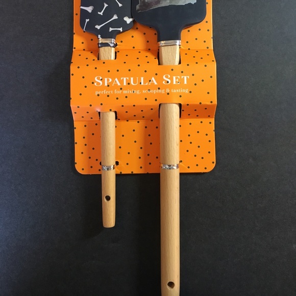 2 Halloween Tombstone Skeleton Silicone Spatulas - Picture 6 of 6